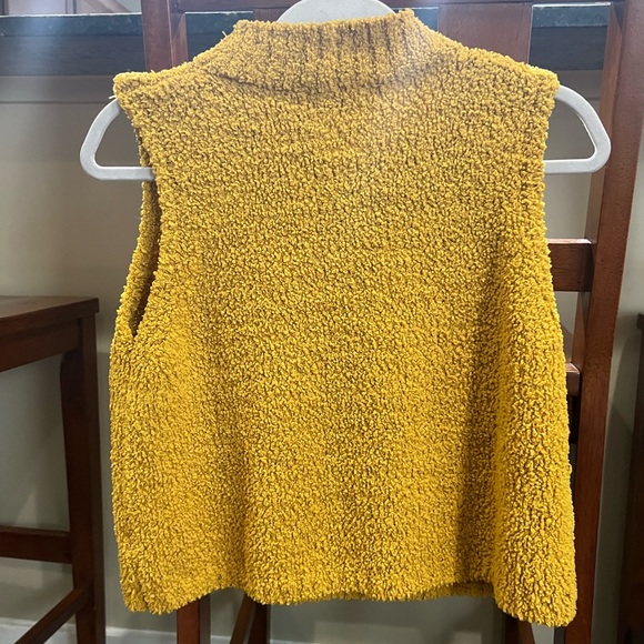 Yellow Top - Picture 2 of 3